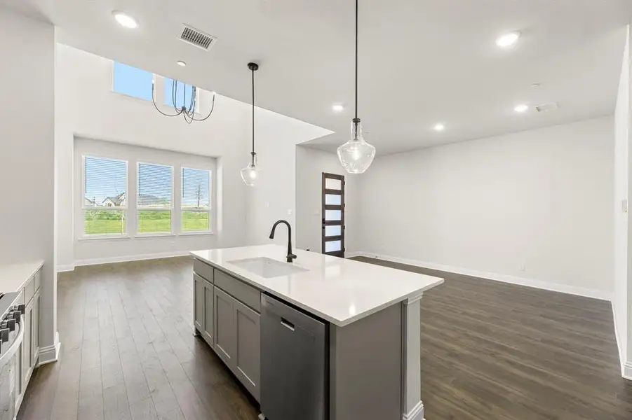 10. 3916 Keya - Kitchen (4)