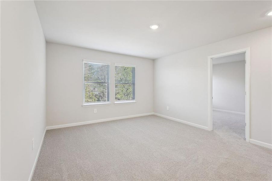 Spacious, unfurnished interior of a new home in Ivey Township, Dallas (Image 37).