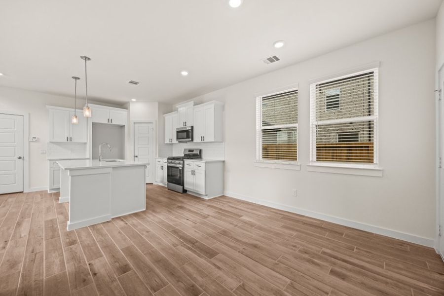 Spacious, unfurnished interior of a new home in Creekhaven, Arcola (Image 13).