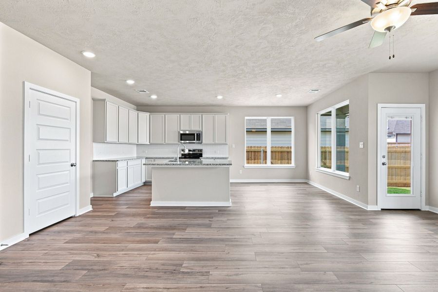 Spacious, unfurnished interior of a new home in Gourd Creek, Bryan (Image 7).