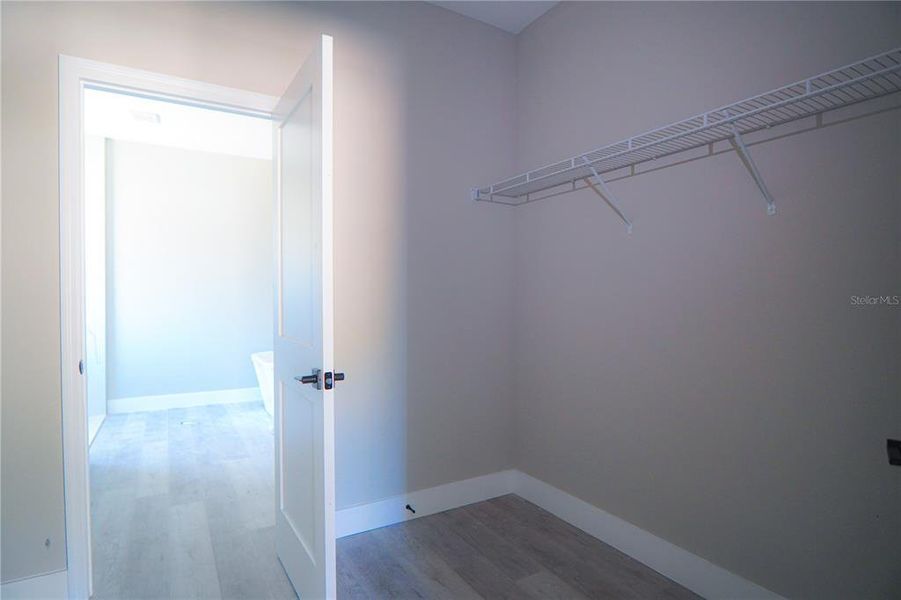 Spacious, unfurnished interior of a new home in , Ocala (Image 8).