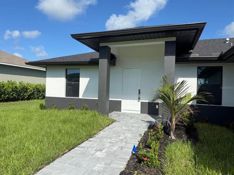 Exterior details and patio area of a home in , Port Charlotte (Image 11).