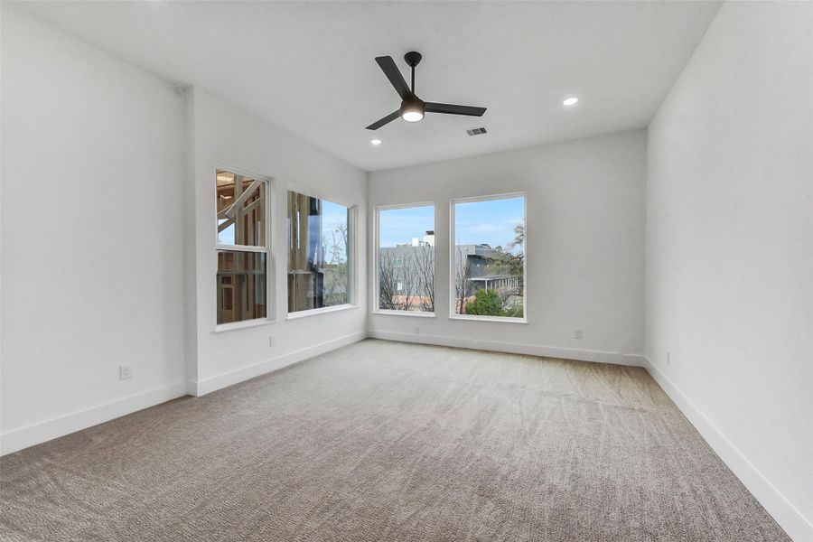 Spacious, unfurnished interior of a new home in , Houston (Image 17).