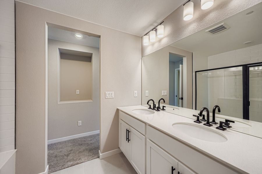 2768 Bear Springs Cir, Longmont, CO.  - Slide 20