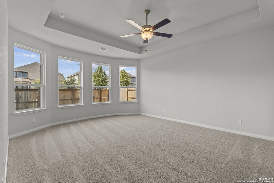 Spacious, unfurnished interior of a new home in Stillwater Ranch 60', San Antonio (Image 30).