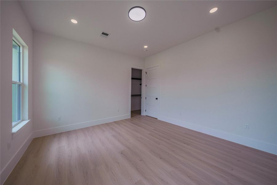 Spacious, unfurnished interior of a new home in , Hockley (Image 26).