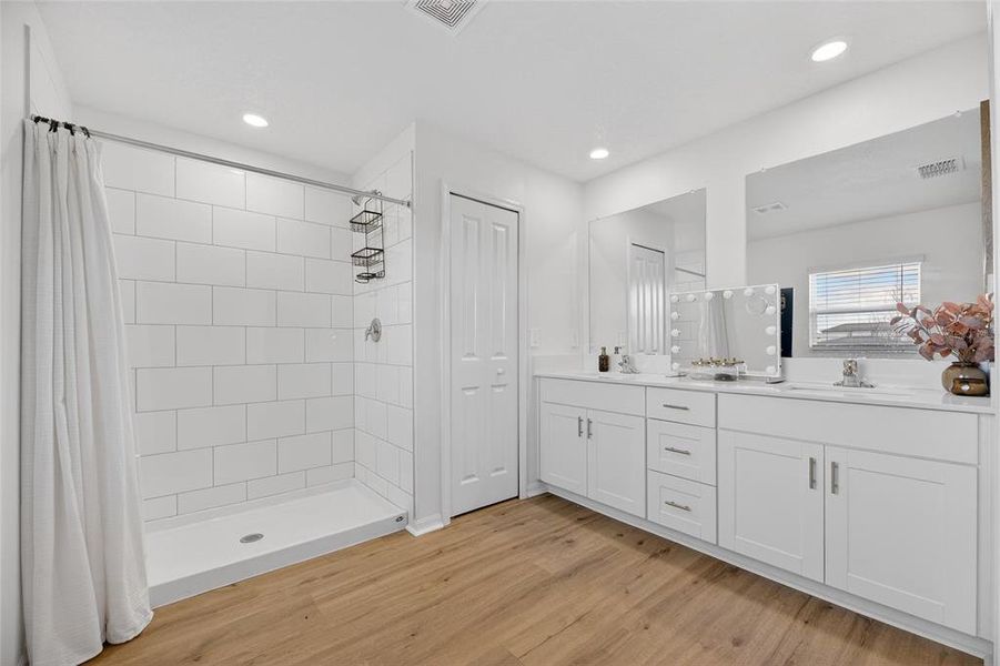 Furnished interior view inside a new home in Balm Grove, Wimauma (Image 40).