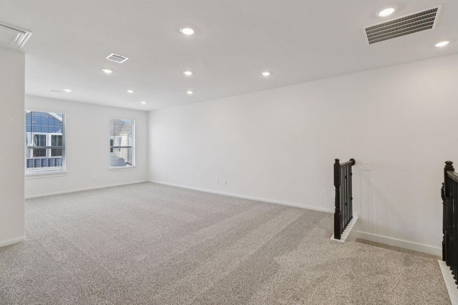 Spacious, unfurnished interior of a new home in Kemah Crossing - Luxe Series, Kemah (Image 33).