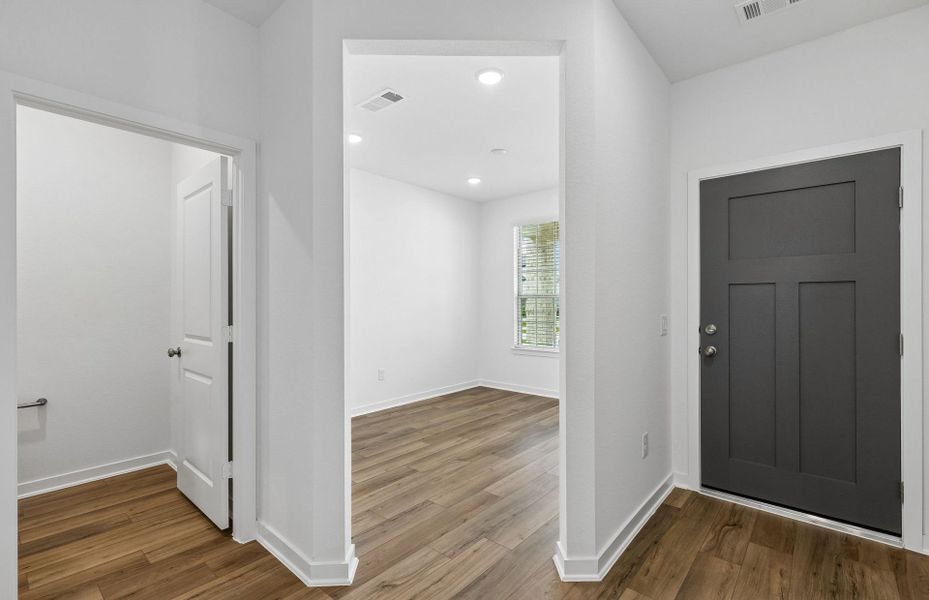 Spacious, unfurnished interior of a new home in Mavera, Conroe (Image 14). Spacious, unfurnished interior of a new home in Mavera, Conroe (Image 14).