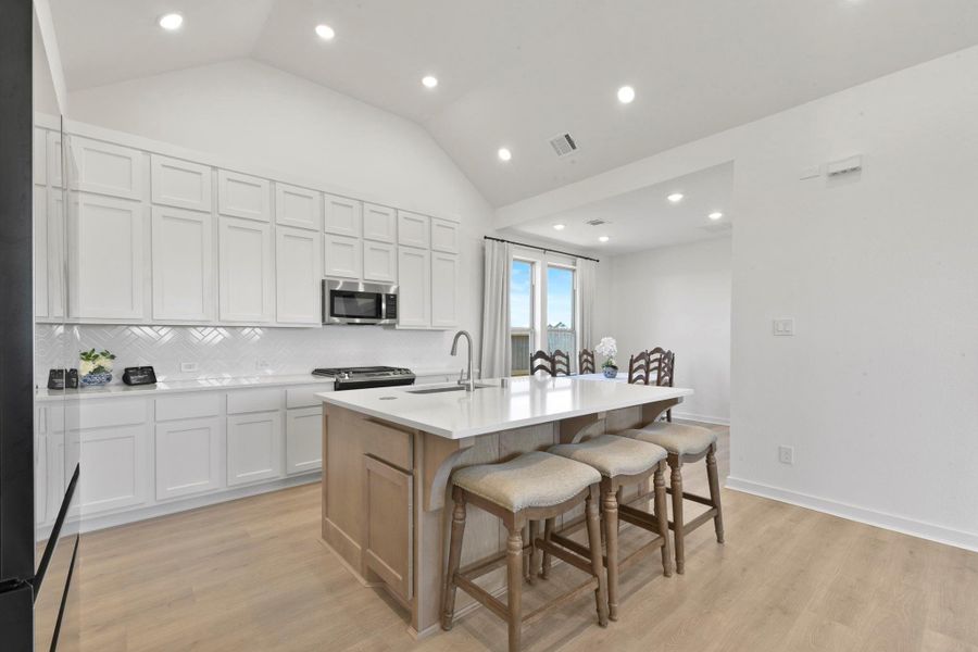 Furnished interior view inside a new home in Riceland: 42ft. lots, Mont Belvieu (Image 34).