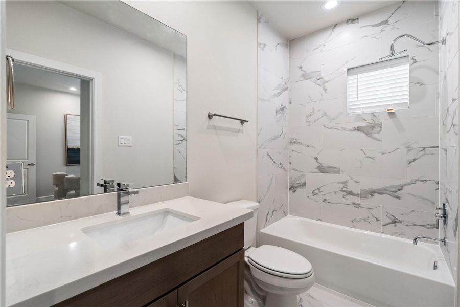 Furnished interior view inside a new home in Willowbend Point, Houston (Image 8).