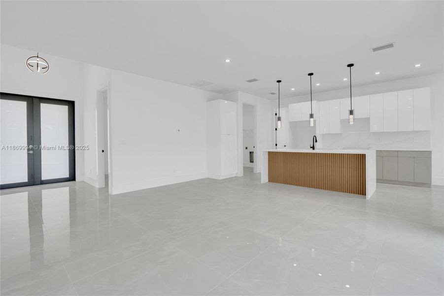 Spacious, unfurnished interior of a new home in , Lehigh Acres (Image 18).