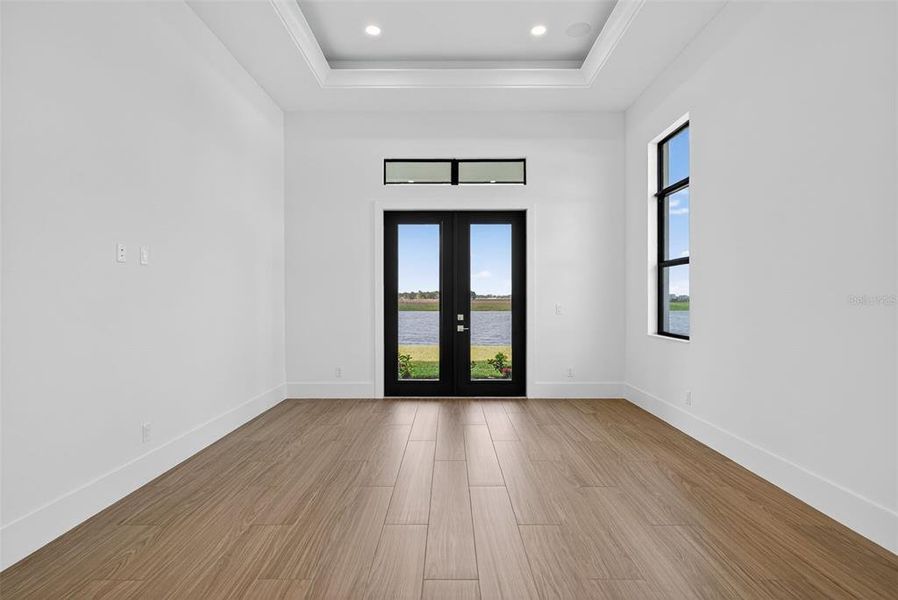 Spacious, unfurnished interior of a new home in , Sarasota (Image 20).