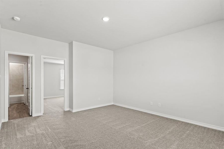 Spacious, unfurnished interior of a new home in Retreat at Fossil Creek, Fort Worth (Image 23).