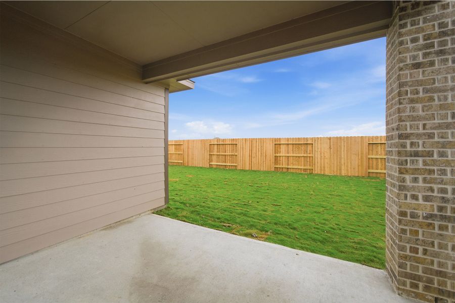 Exterior details and patio area of a home in Ashland, Richwood (Image 4).