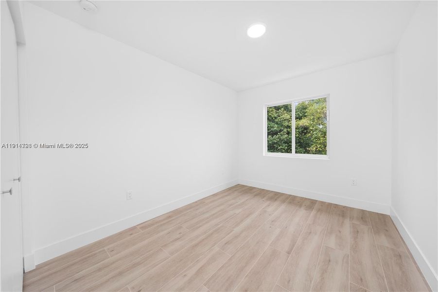 Spacious, unfurnished interior of a new home in , Miami (Image 23).