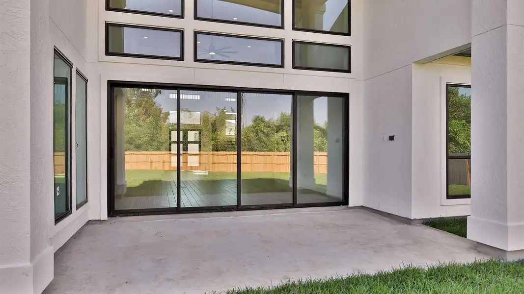 Exterior details and patio area of a home in Sienna 65' - Valencia, Missouri City (Image 2). Exterior details and patio area of a home in Sienna 65' - Valencia, Missouri City (Image 2).