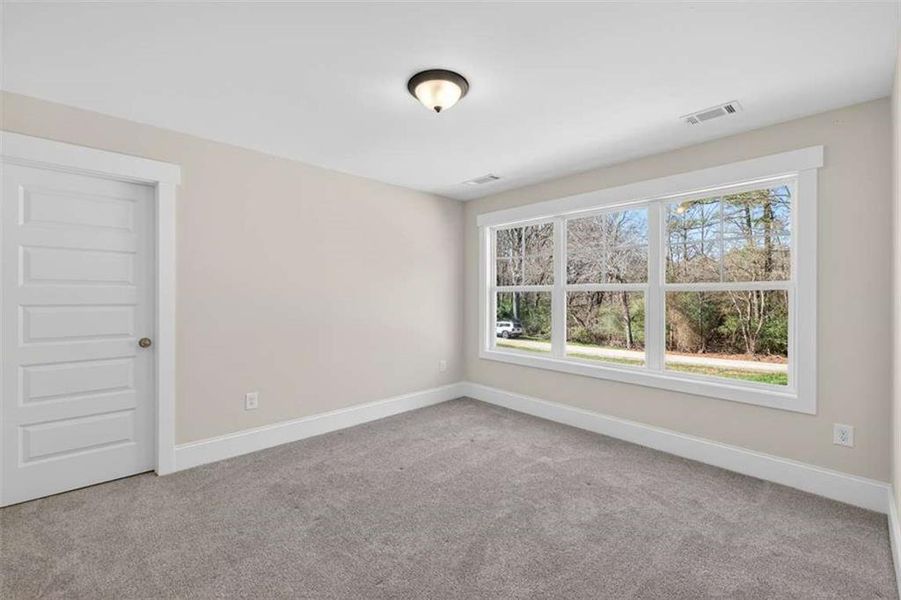 Spacious, unfurnished interior of a new home in , Comer (Image 26).