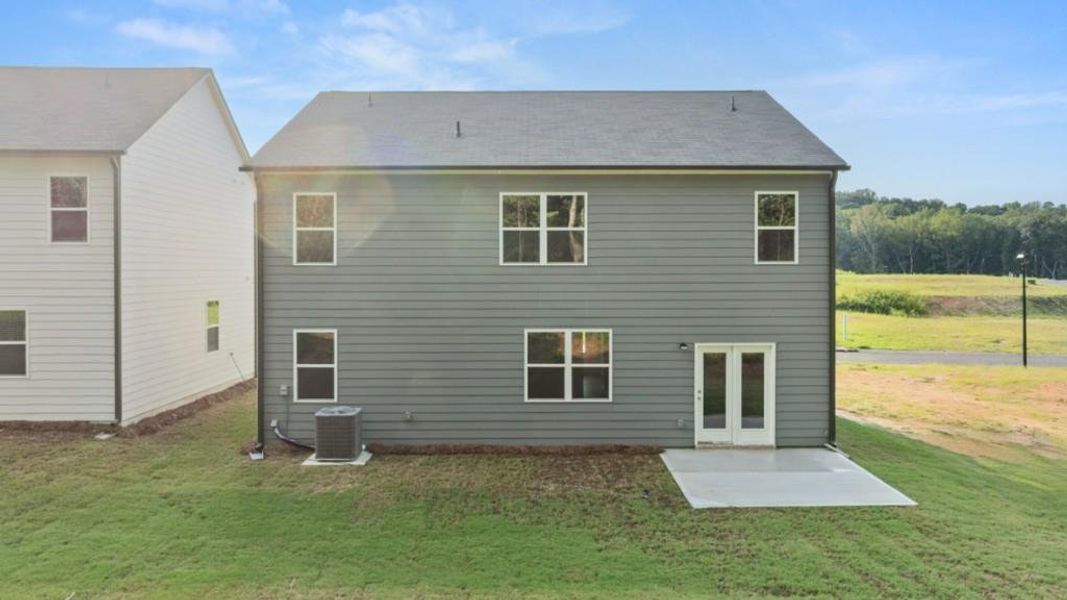 Exterior details and patio area of a home in Creekview, Atlanta (Image 3).