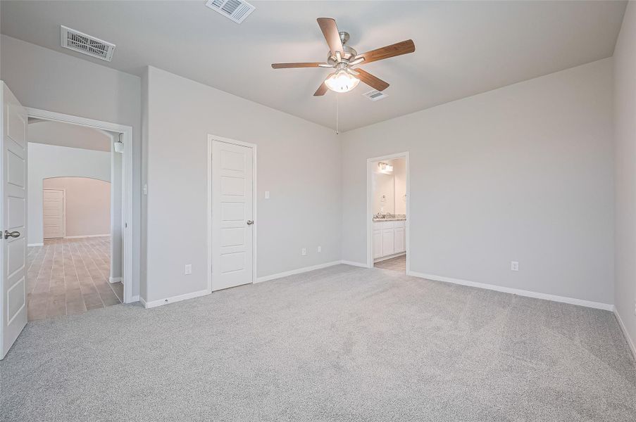 Spacious, unfurnished interior of a new home in Sunterra, Katy (Image 36).