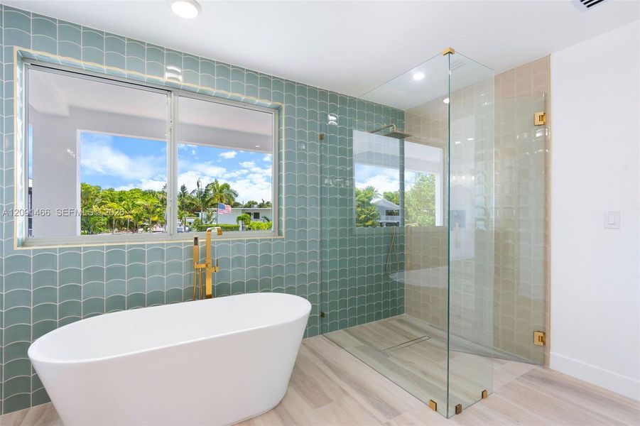 Furnished interior view inside a new home in , Tavernier (Image 60).