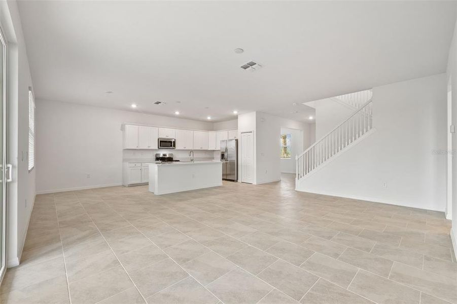 Spacious, unfurnished interior of a new home in Rye Ranch: Executive Homes, Parrish (Image 49).