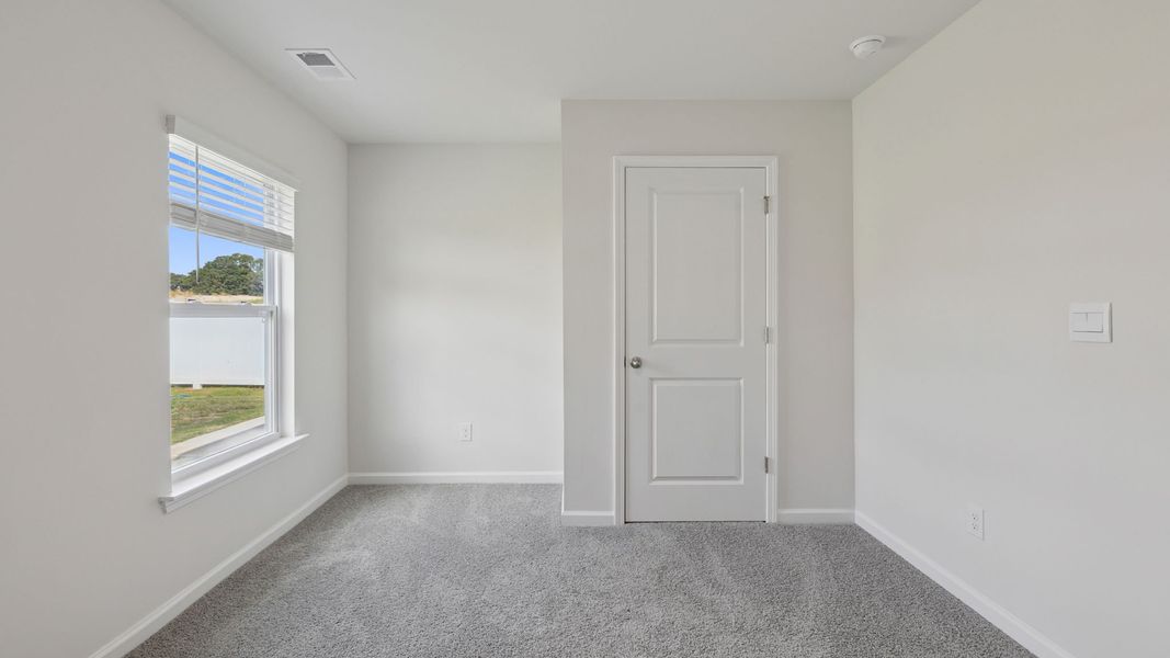 Spacious, unfurnished interior of a new home in Cedar Gap, Fountain Inn (Image 16).