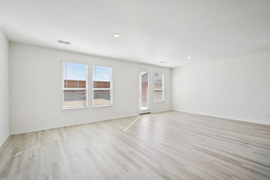 Spacious, unfurnished interior of a new home in Heartland Signature, Crandall (Image 16).