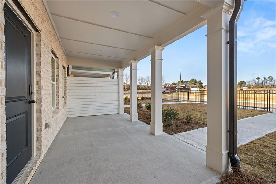 Exterior details and patio area of a home in Lake Carlton, Loganville (Image 3).