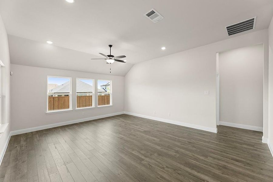 Spacious, unfurnished interior of a new home in Walden Pond, Forney (Image 29).