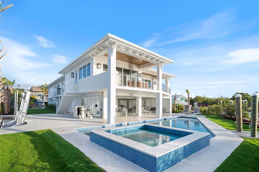 Exterior details and patio area of a home in , Key Largo (Image 31).