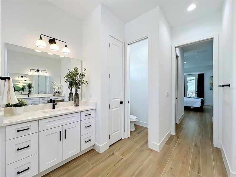 Furnished interior view inside a new home in , Orlando (Image 49).