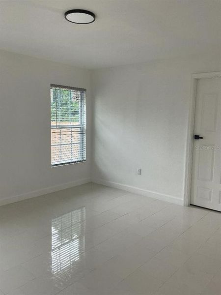 Spacious, unfurnished interior of a new home in , Lake Wales (Image 6).