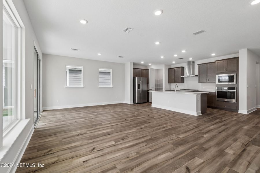 Spacious, unfurnished interior of a new home in Tributary 50', Yulee (Image 18).