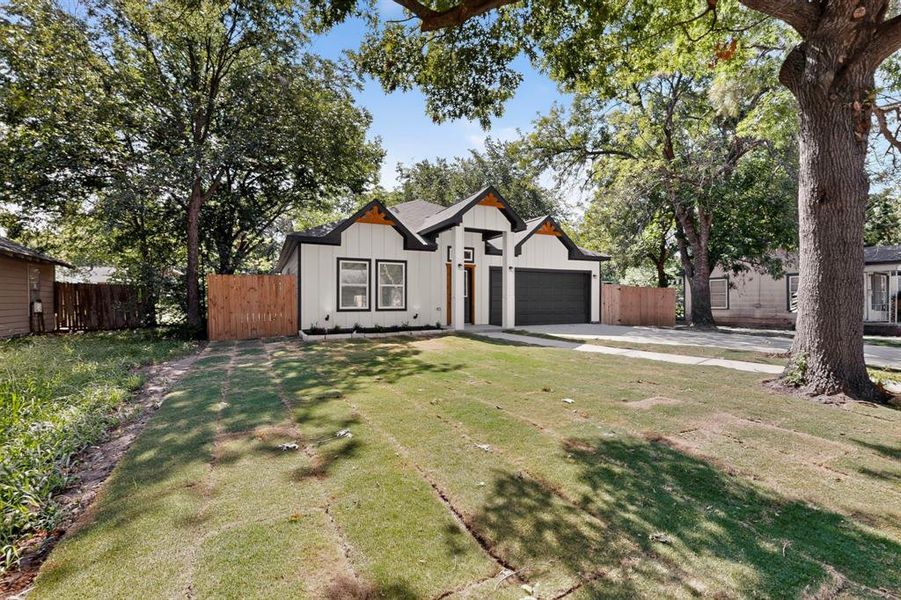 Front exterior of a new home in , Gainesville, TX, highlighting curb appeal (Image 22).