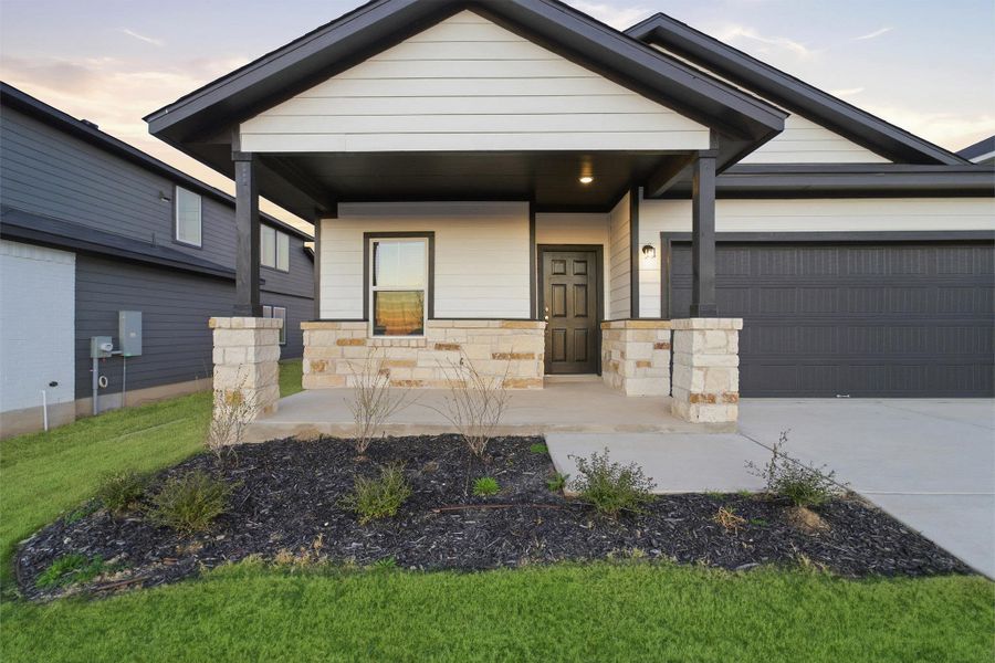 Exterior details and patio area of a home in Hunters Glen, Jarrell (Image 3).