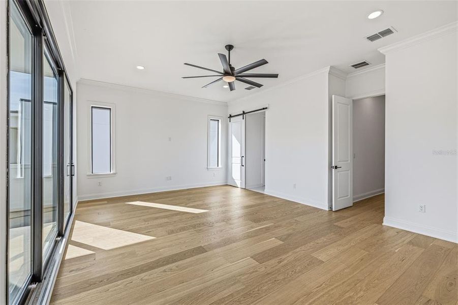 Spacious, unfurnished interior of a new home in , Tampa (Image 17).