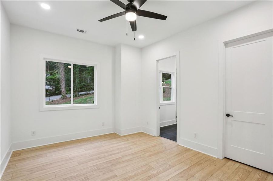 Spacious, unfurnished interior of a new home in , College Park (Image 14).