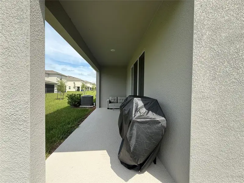 Exterior details and patio area of a home in , Kissimmee (Image 3).
