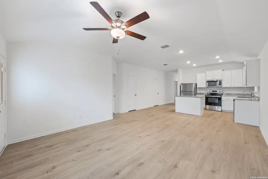 Spacious, unfurnished interior of a new home in , San Antonio (Image 9).