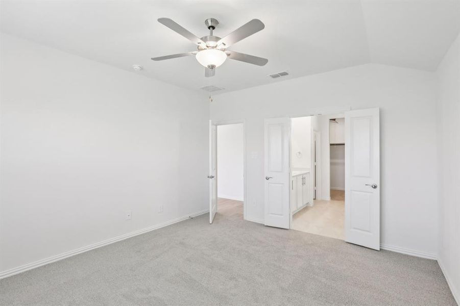 Spacious, unfurnished interior of a new home in Stonehaven, Seagoville (Image 15). Spacious, unfurnished interior of a new home in Stonehaven, Seagoville (Image 15).