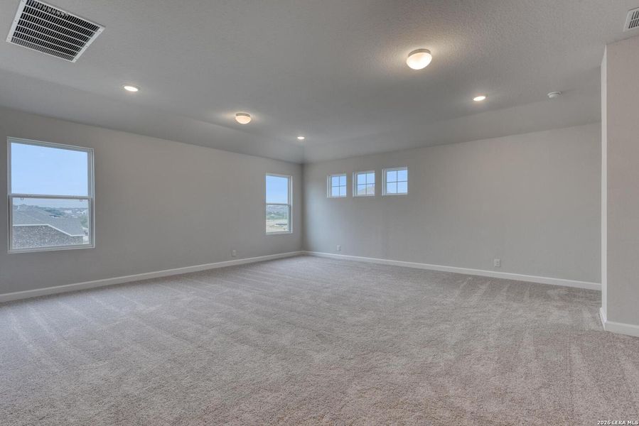 Spacious, unfurnished interior of a new home in Arcadia Ridge, San Antonio (Image 15). Spacious, unfurnished interior of a new home in Arcadia Ridge, San Antonio (Image 15).