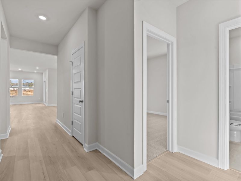 Spacious, unfurnished interior of a new home in Creek Ridge - Signature Collection, Spartanburg (Image 7).