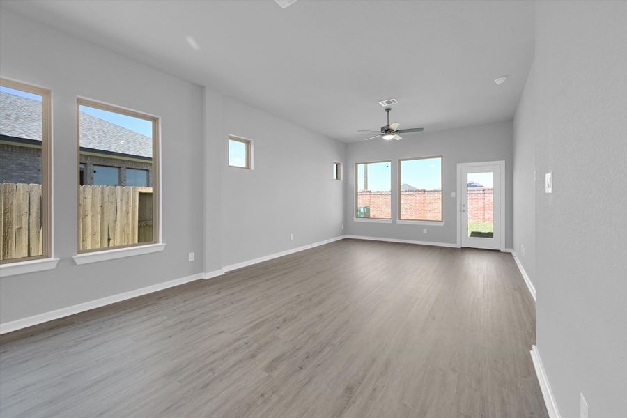 Spacious, unfurnished interior of a new home in Sunterra 40, Katy (Image 24).
