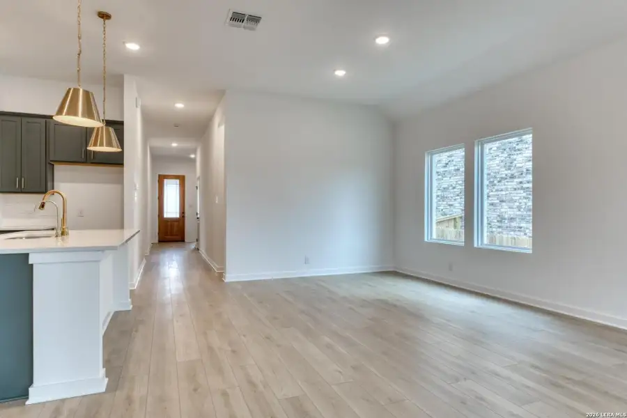 Spacious, unfurnished interior of a new home in , San Antonio (Image 15).