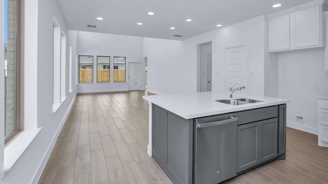 Furnished interior view inside a new home in The Grand Prairie 40', Hockley (Image 5).