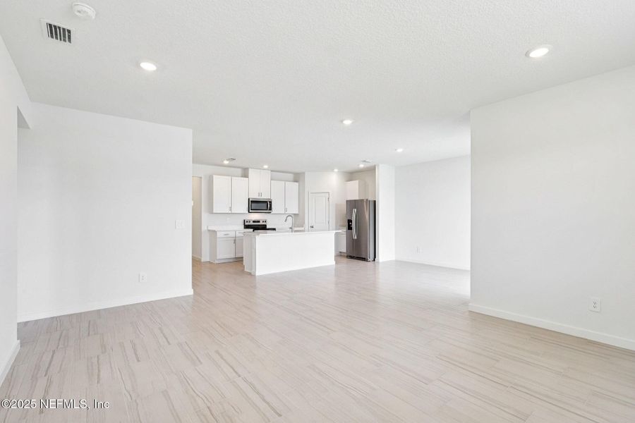 Spacious, unfurnished interior of a new home in , Palm Coast (Image 13).