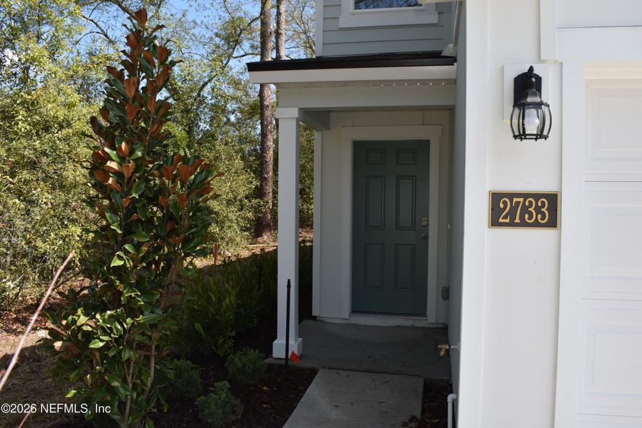 Exterior details and patio area of a home in Irongate Villas, Jacksonville (Image 4).