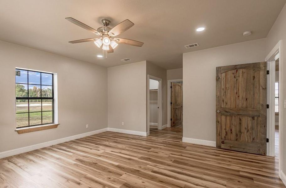 Spacious, unfurnished interior of a new home in , Groveton (Image 27).