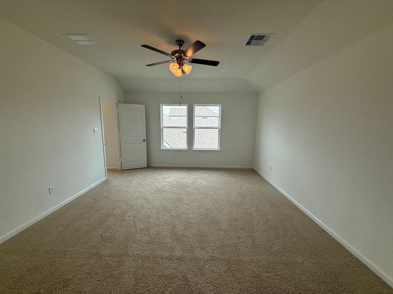 Spacious, unfurnished interior of a new home in Midtown Reserve, College Station (Image 9).